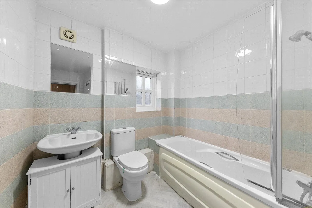 Fuller Close, London, E2, photo 13