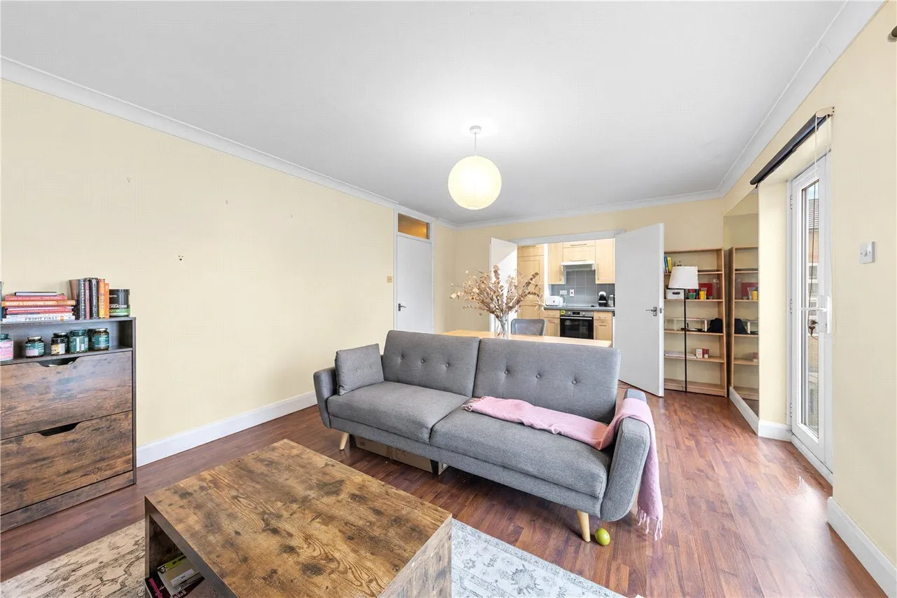 Fuller Close, London, E2, photo 8