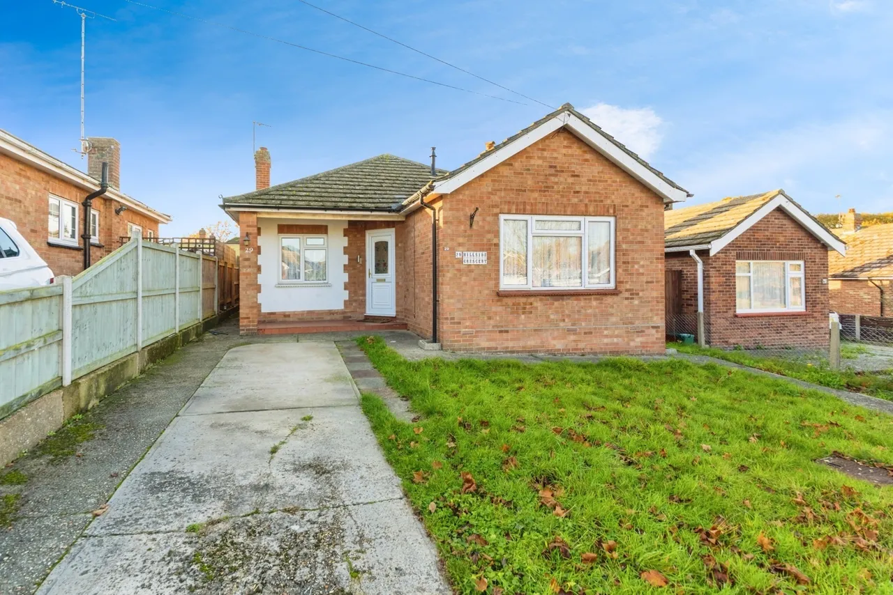 2 bed house for sale — Hillside Crescent, Holland-on-Sea, Clacton-on-Sea, Essex, CO15