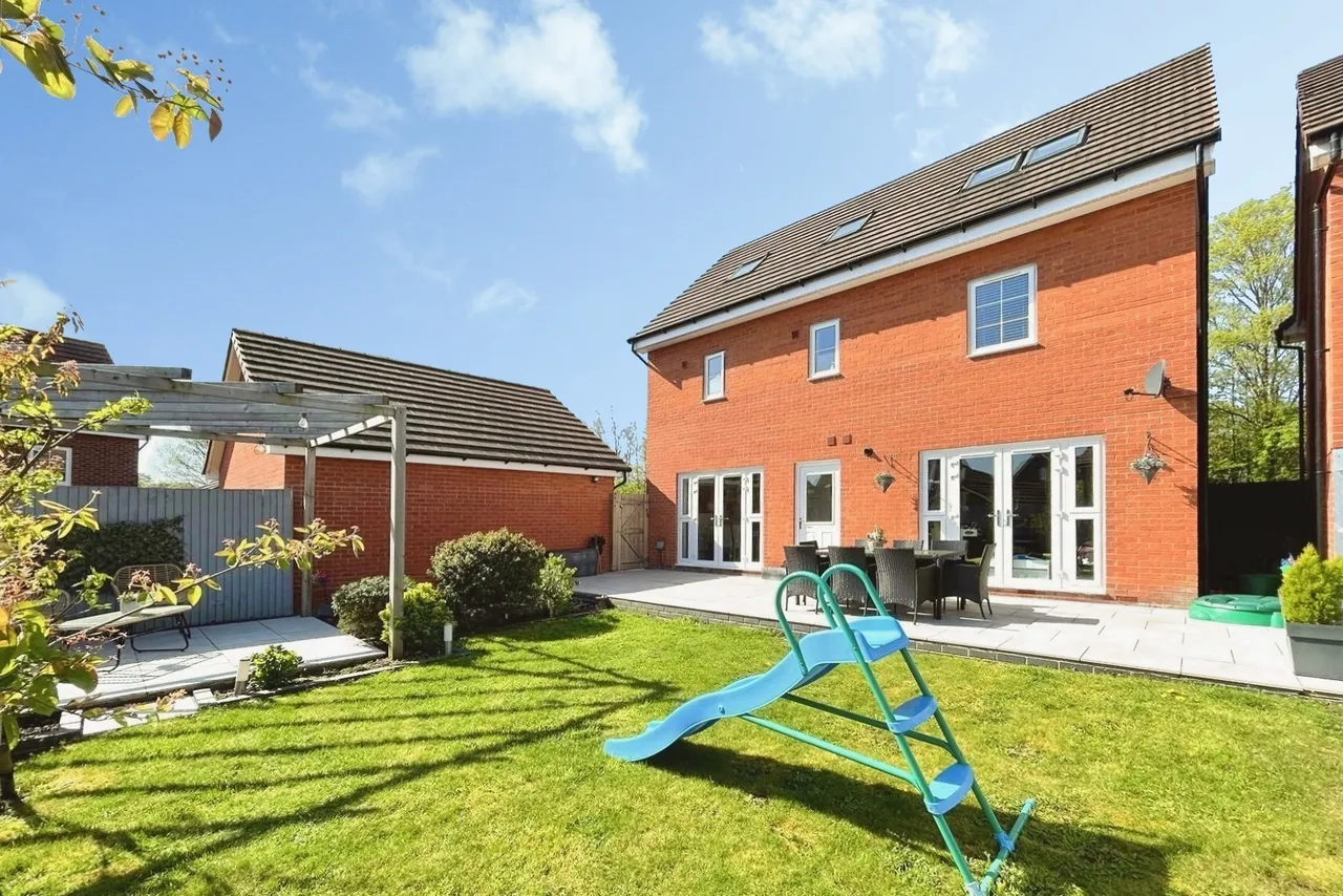 Viney Close, Hook, Hampshire, RG27 9GD, photo 3