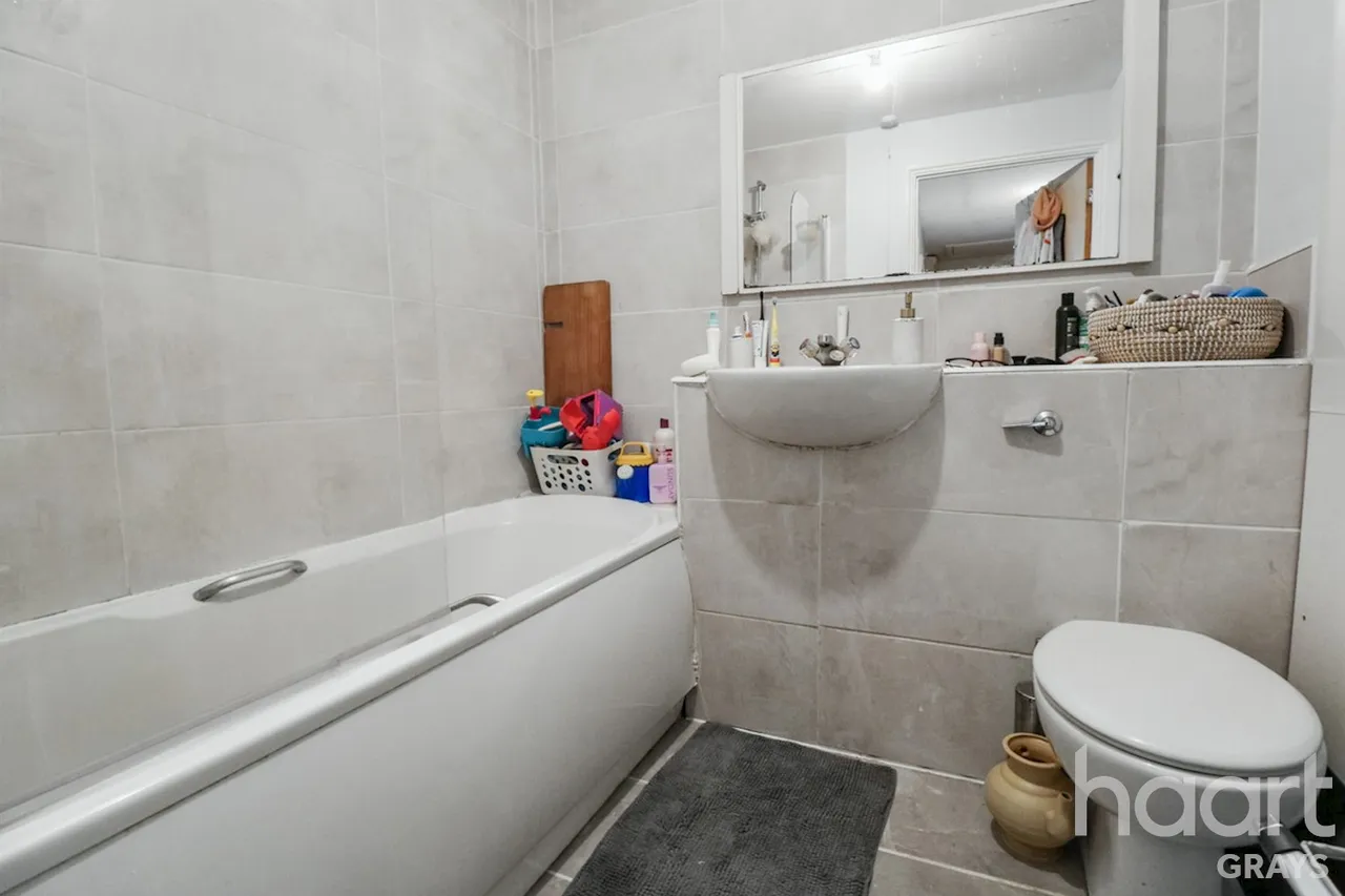 Hogg Lane, Grays, RM17, photo 13