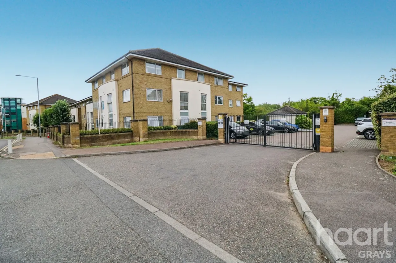 Hogg Lane, Grays, RM17, photo 3