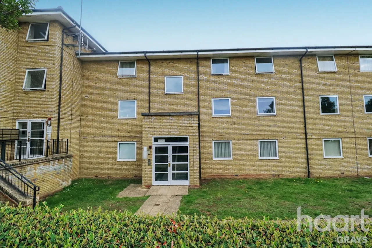 2 bed flat for sale, Hogg Lane, Grays, RM17