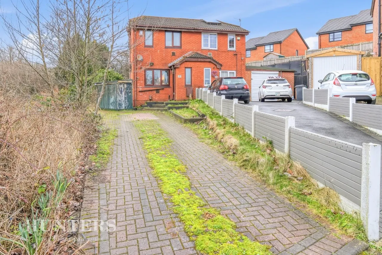 2 bed house for sale — Bottomfield Close, Oldham