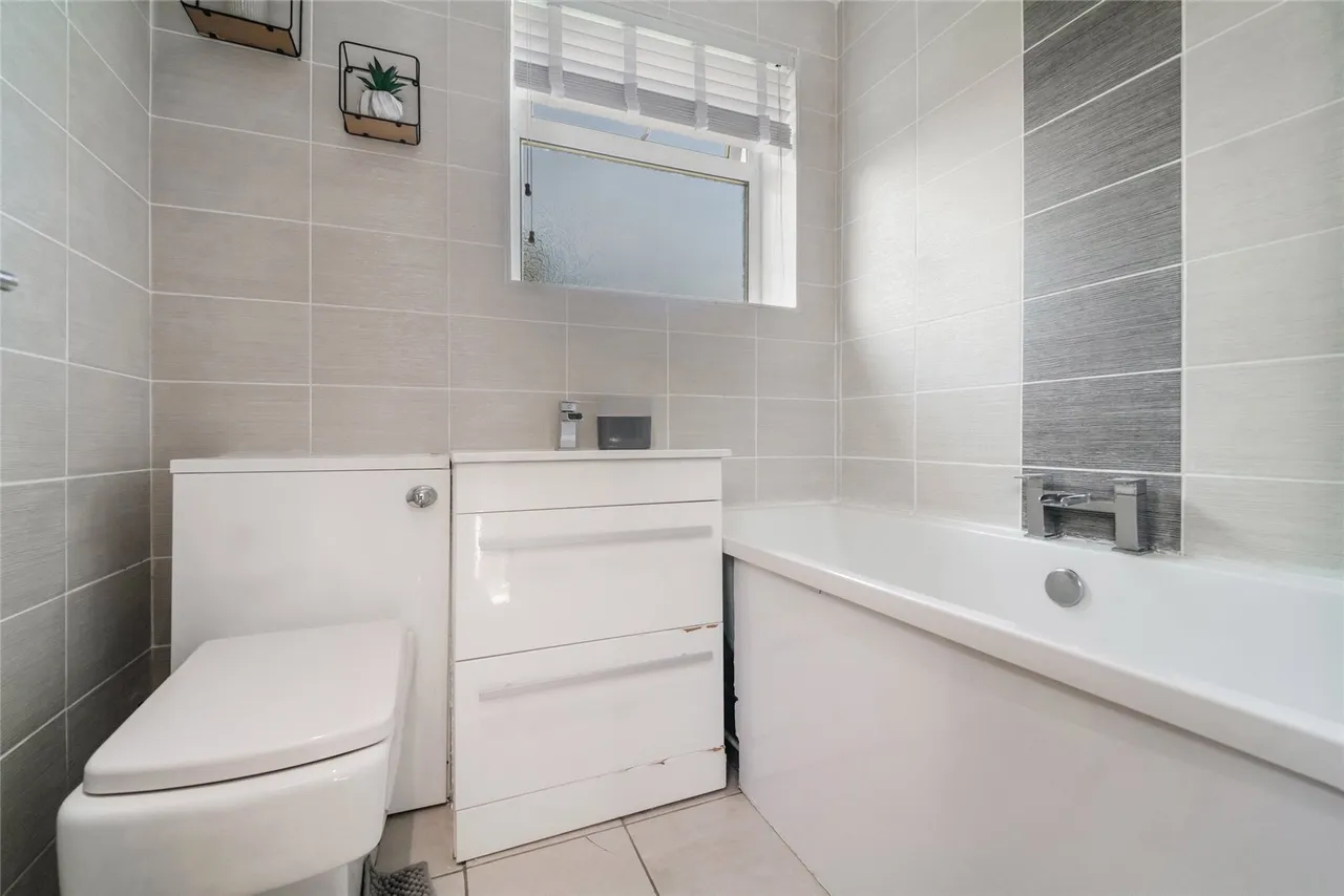 Castlebrae, Dumbarton, G82, photo 4