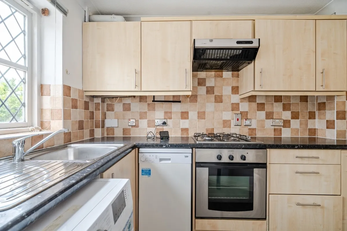 Hawthorne Place, Epsom KT17, photo 2