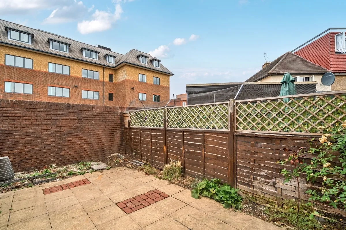 Hawthorne Place, Epsom KT17, photo 6