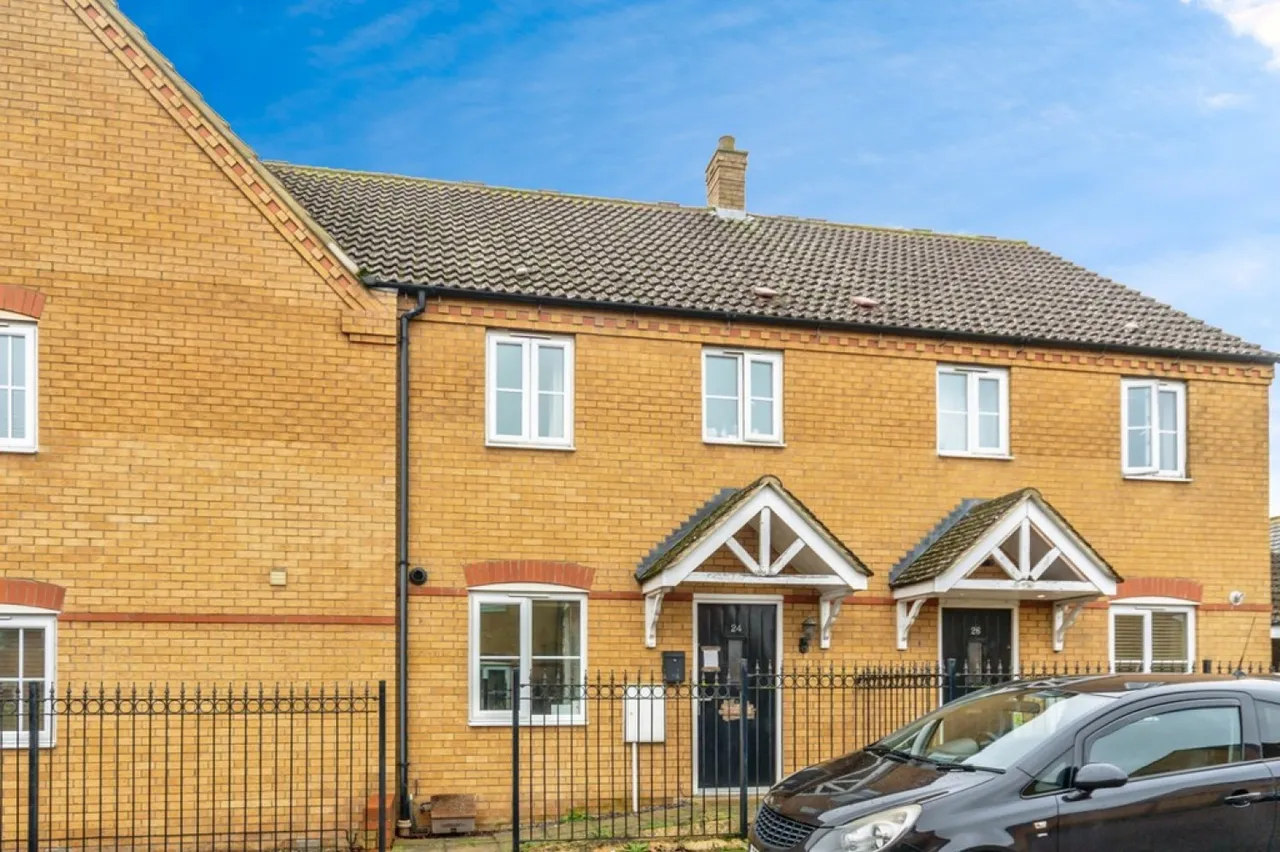 2 bed house for sale — Laxton Way, Bedford