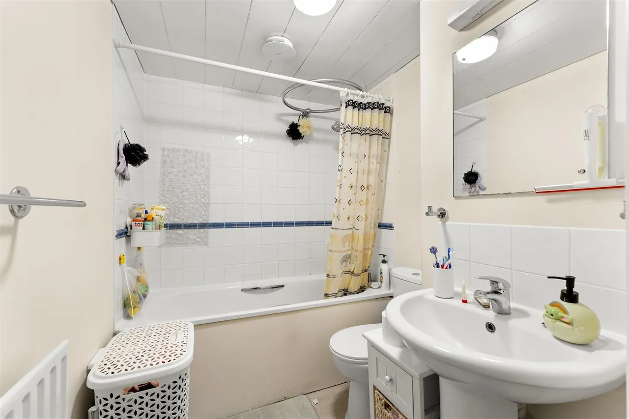 Upton Court Road, Slough, photo 5