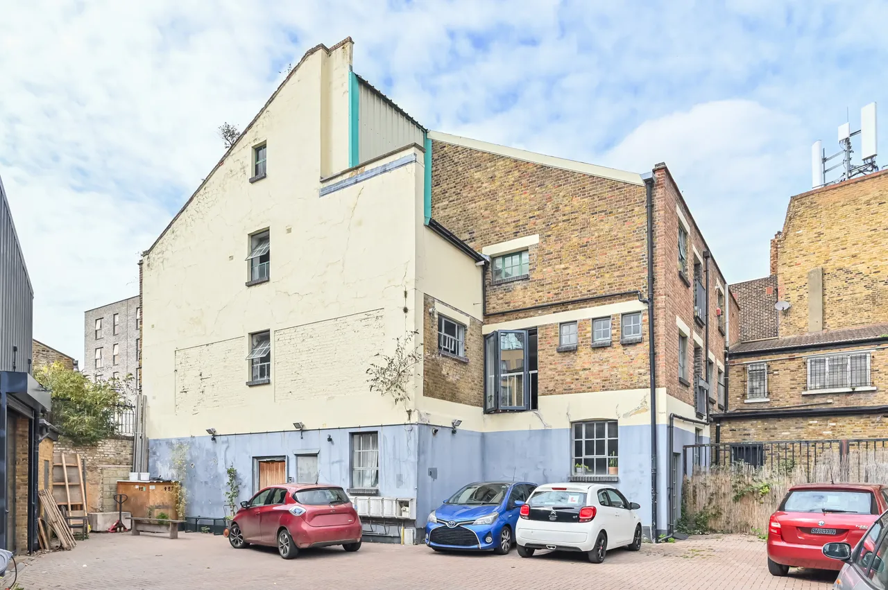 3 bed flat for sale, London, E9