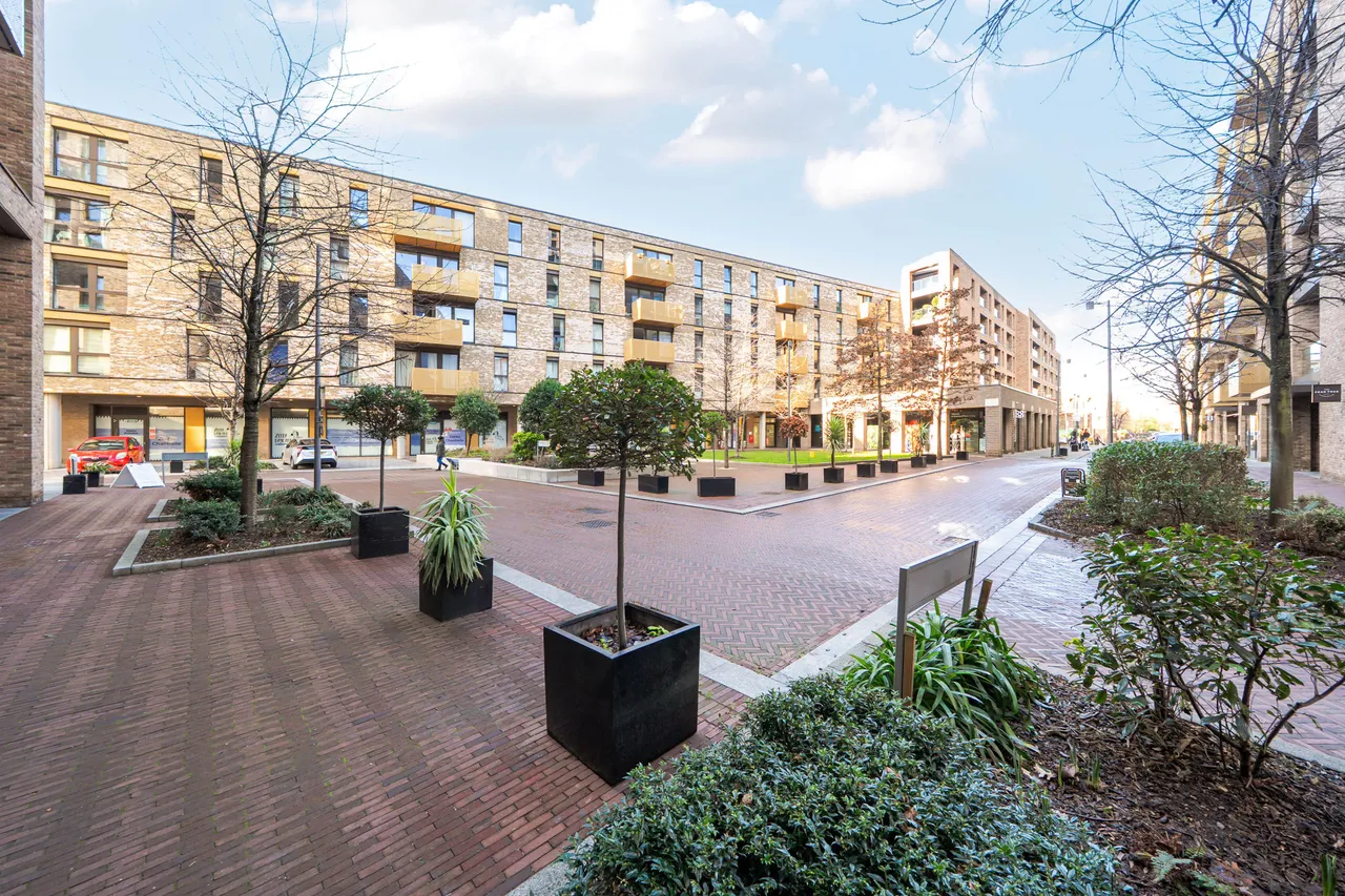 3 bed flat for sale — Flat 20, Chantrelle Court, Yeoman Street, London