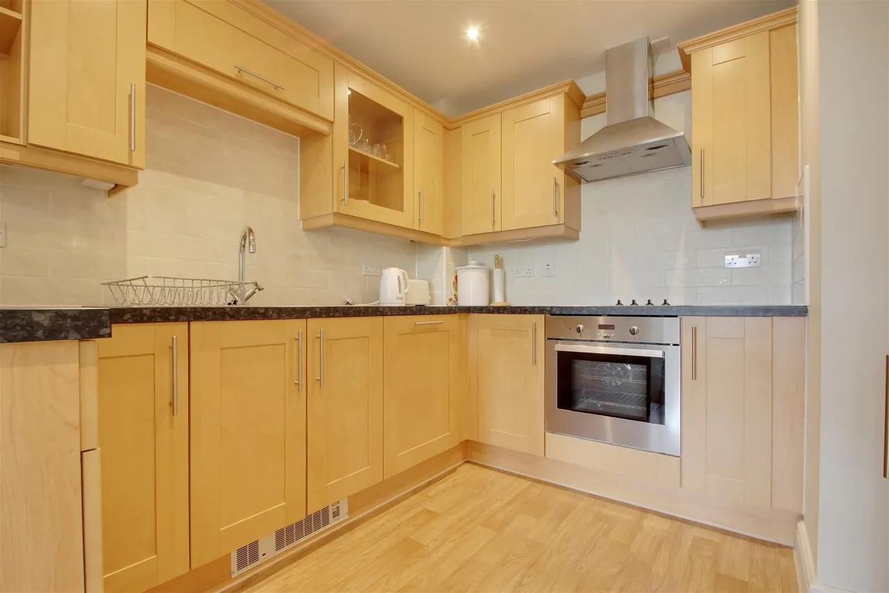St. Botolphs Road, Worthing, photo 5