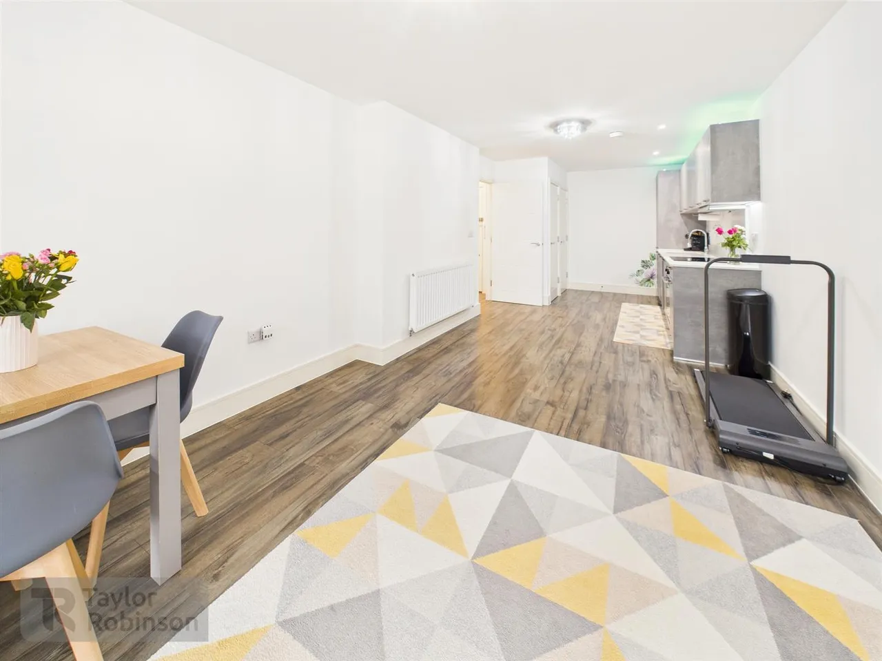 Hazelwick Avenue, Three Bridges, RH10, photo 9