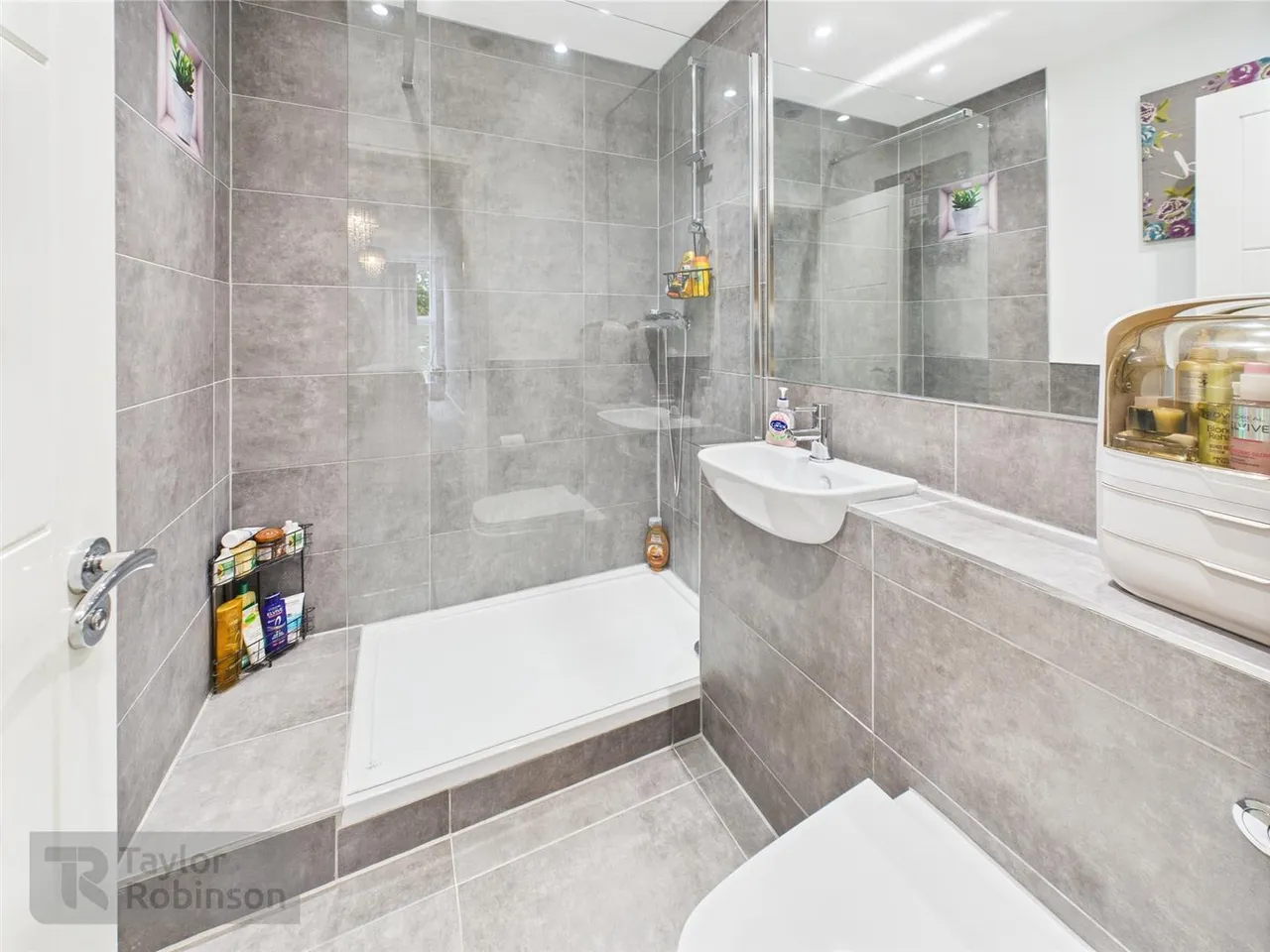 Hazelwick Avenue, Three Bridges, RH10, photo 5