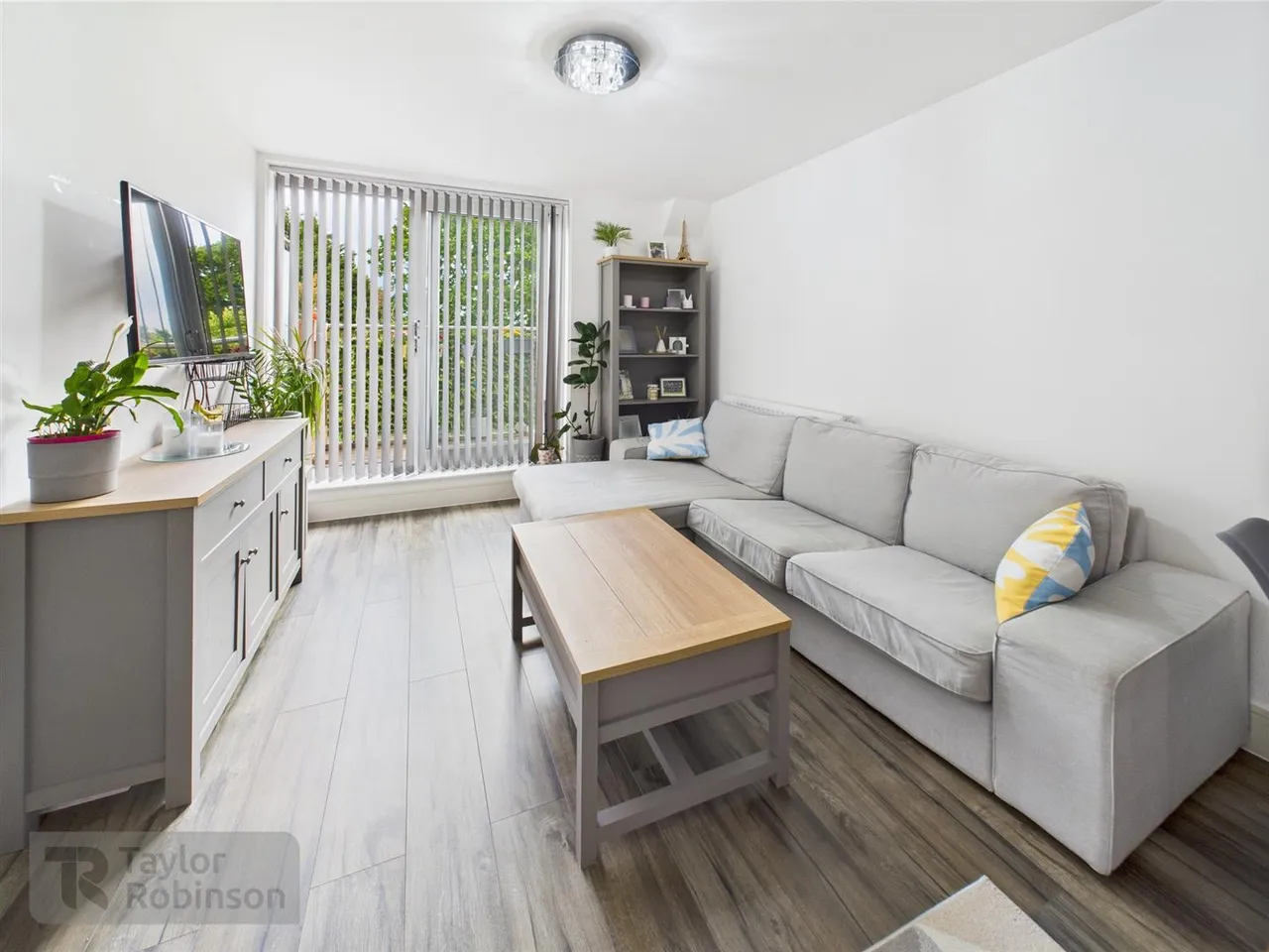 Hazelwick Avenue, Three Bridges, RH10, photo 10