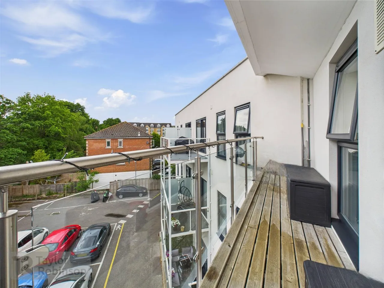 Hazelwick Avenue, Three Bridges, RH10, photo 13