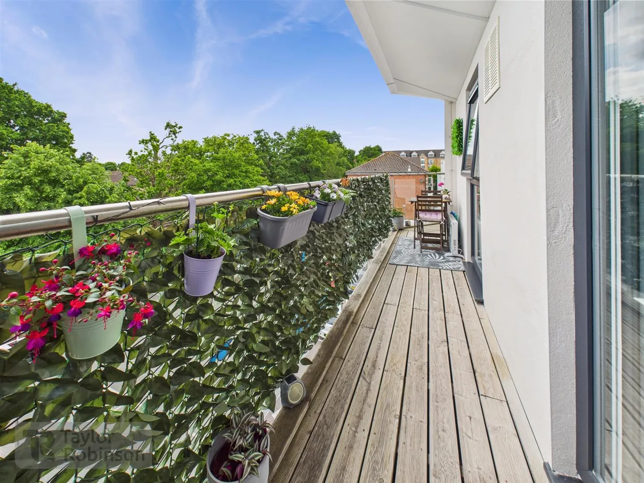 Hazelwick Avenue, Three Bridges, RH10, photo 11