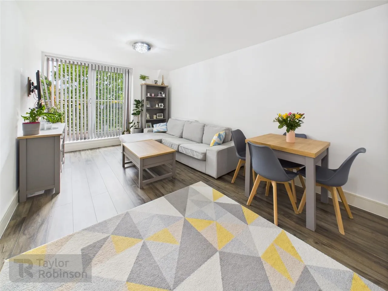 Hazelwick Avenue, Three Bridges, RH10, photo 2