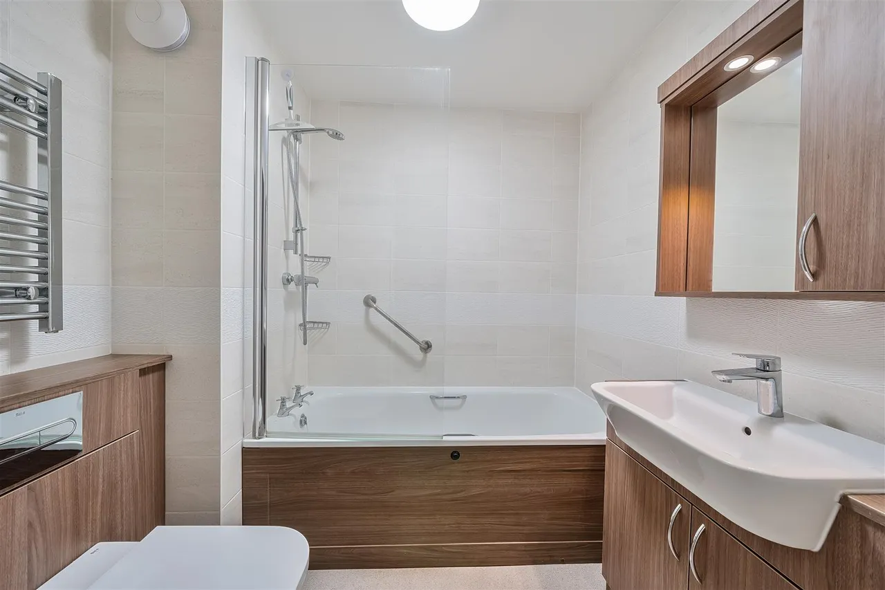 North Close, Lymington, SO41, photo 9