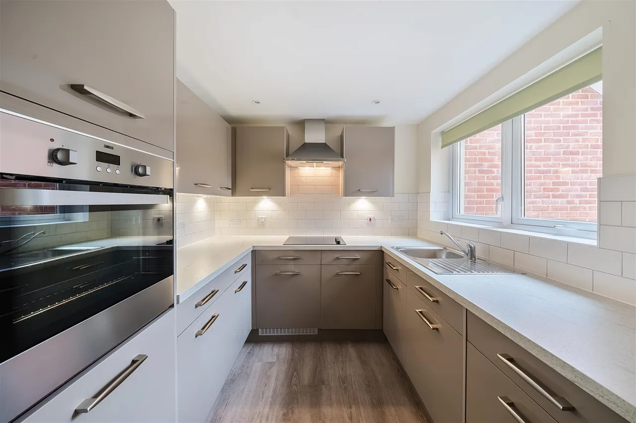 North Close, Lymington, SO41, photo 4