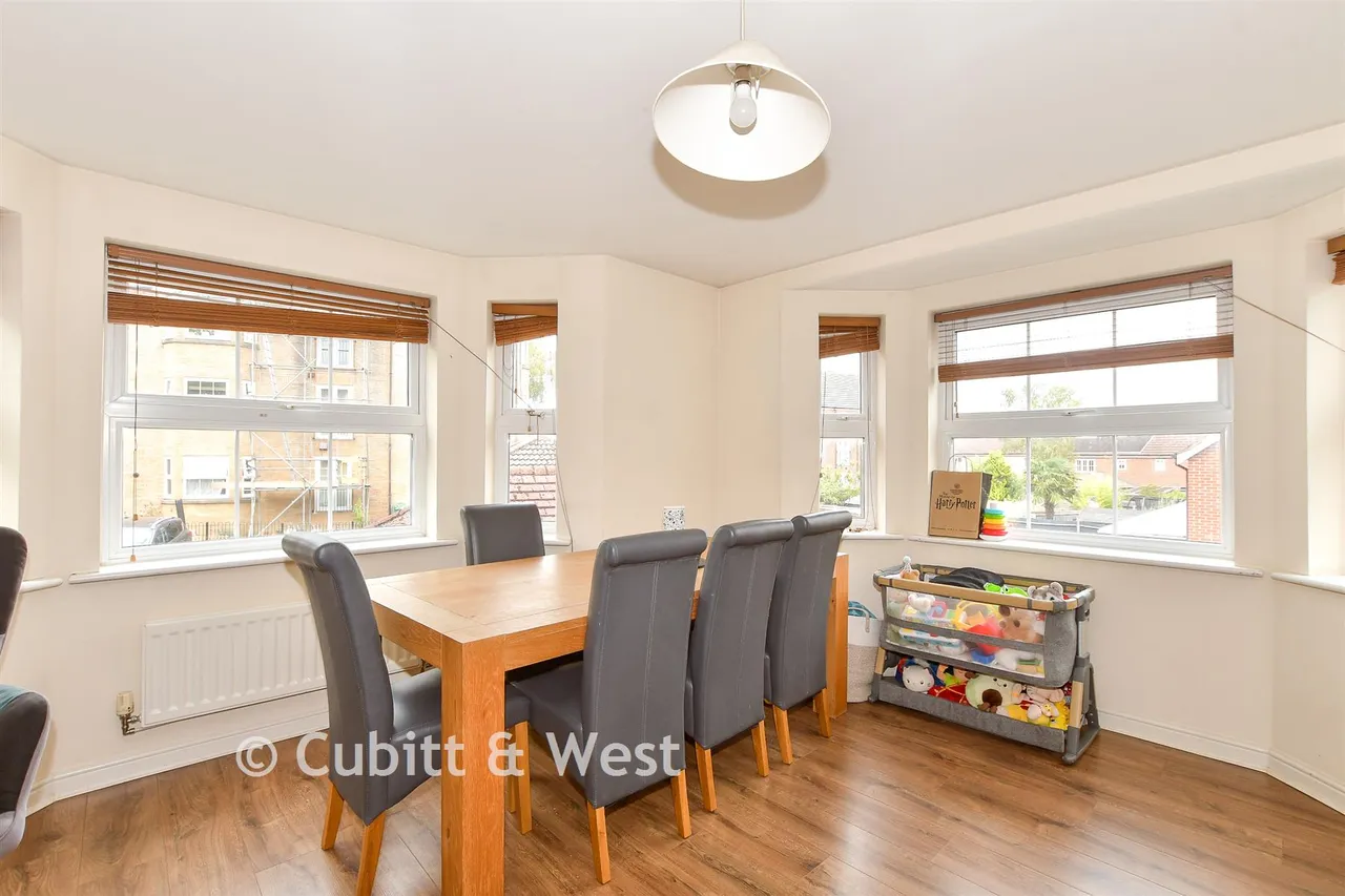 Lucas Close, Maidenbower, RH10, photo 5
