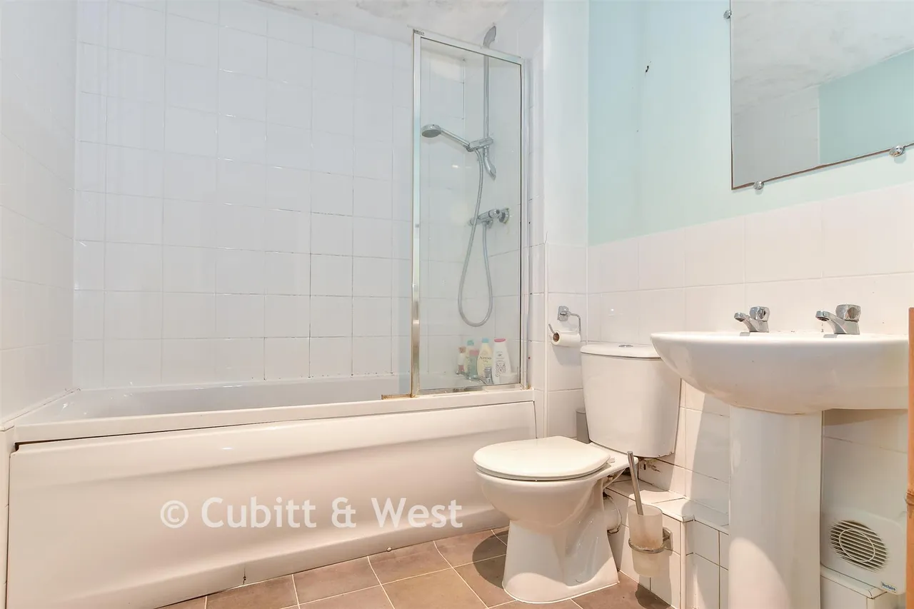 Lucas Close, Maidenbower, RH10, photo 12