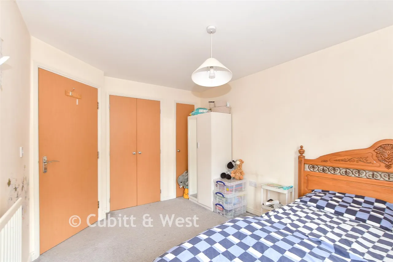 Lucas Close, Maidenbower, RH10, photo 10