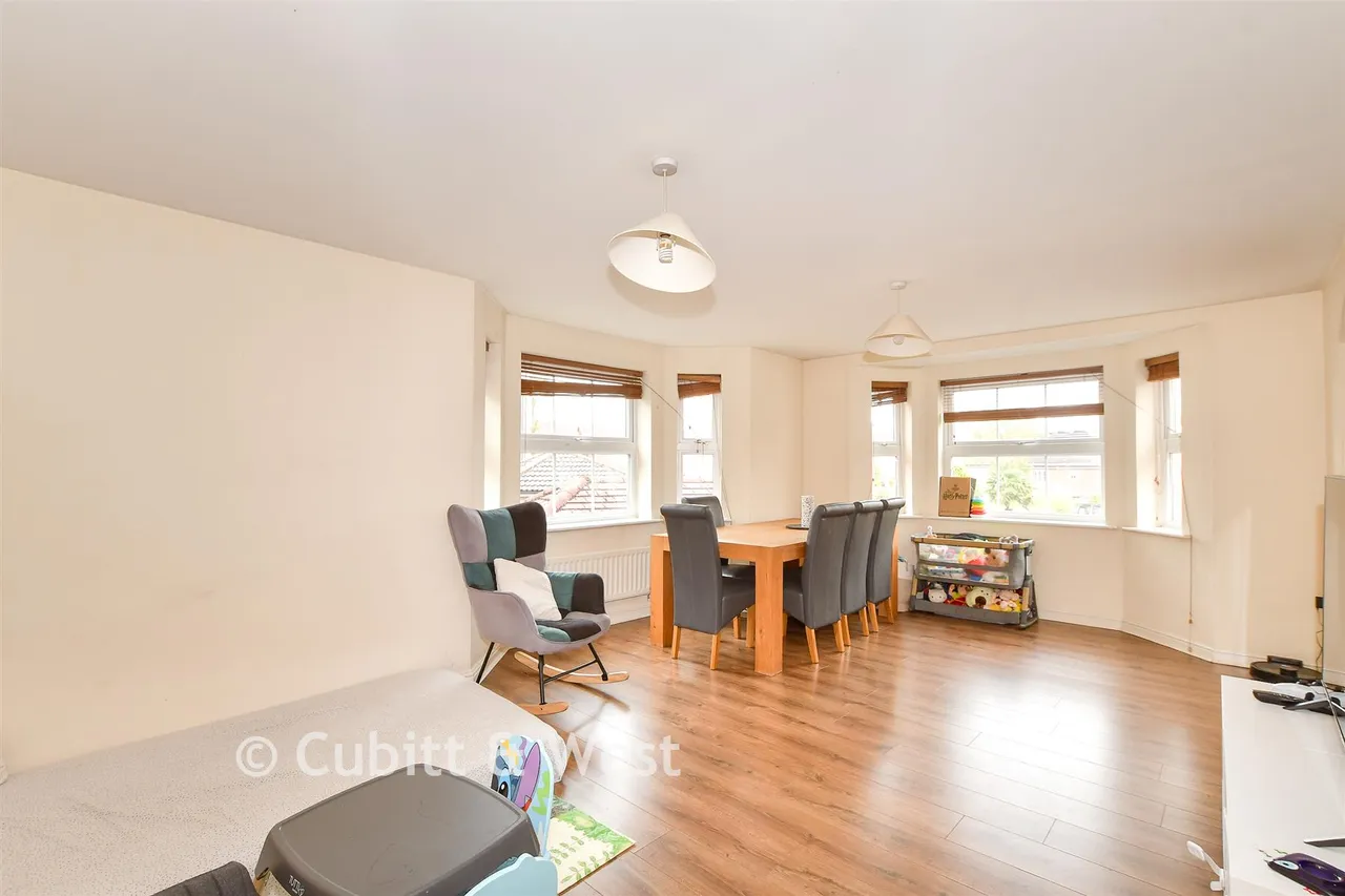 Lucas Close, Maidenbower, RH10, photo 7