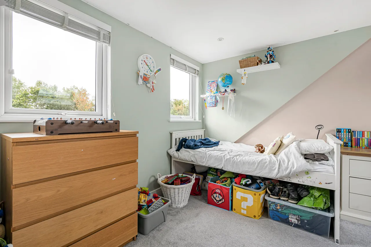 Warwick Avenue, Egham, TW20, photo 11