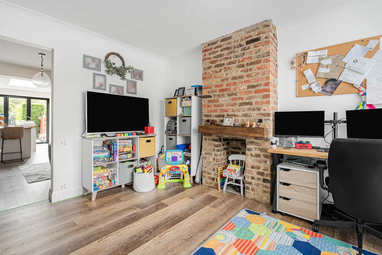 Warwick Avenue, Egham, TW20, photo 2