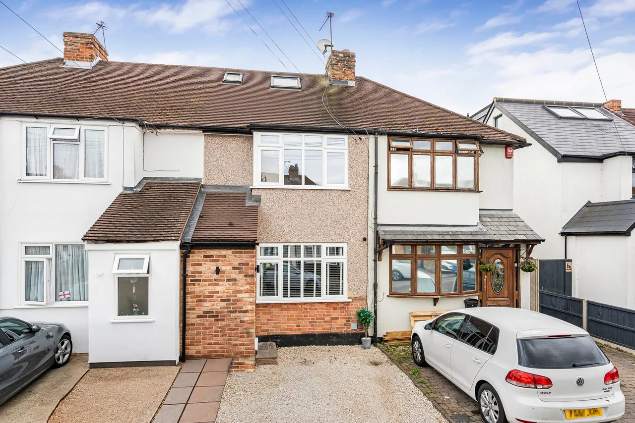 3 bed house for sale, Warwick Avenue, Egham, TW20