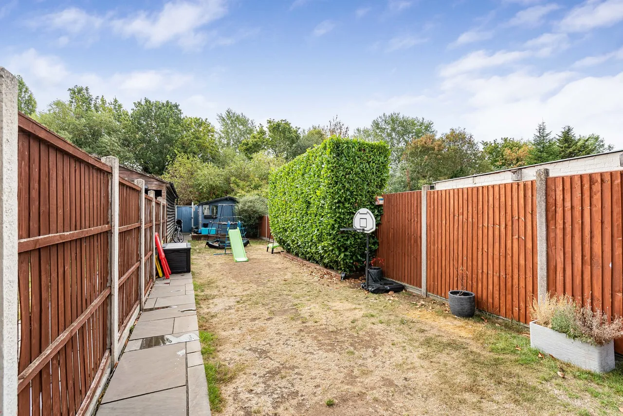 Warwick Avenue, Egham, TW20, photo 5