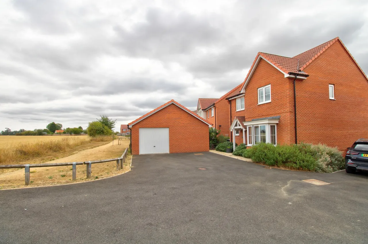 Cornflower Close, Stowupland, IP14, photo 17