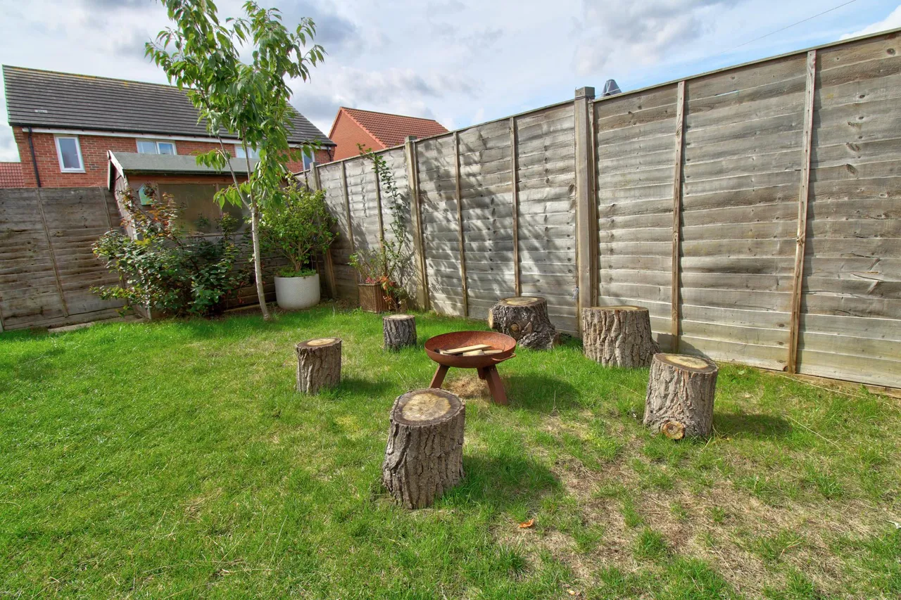 Cornflower Close, Stowupland, IP14, photo 18
