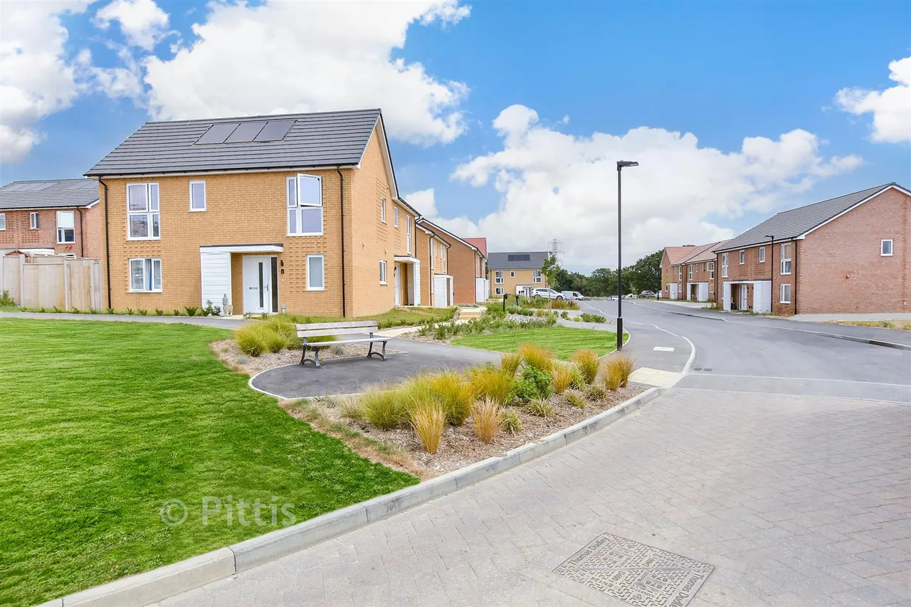 Acorn Avenue, Newport, PO30, photo 18