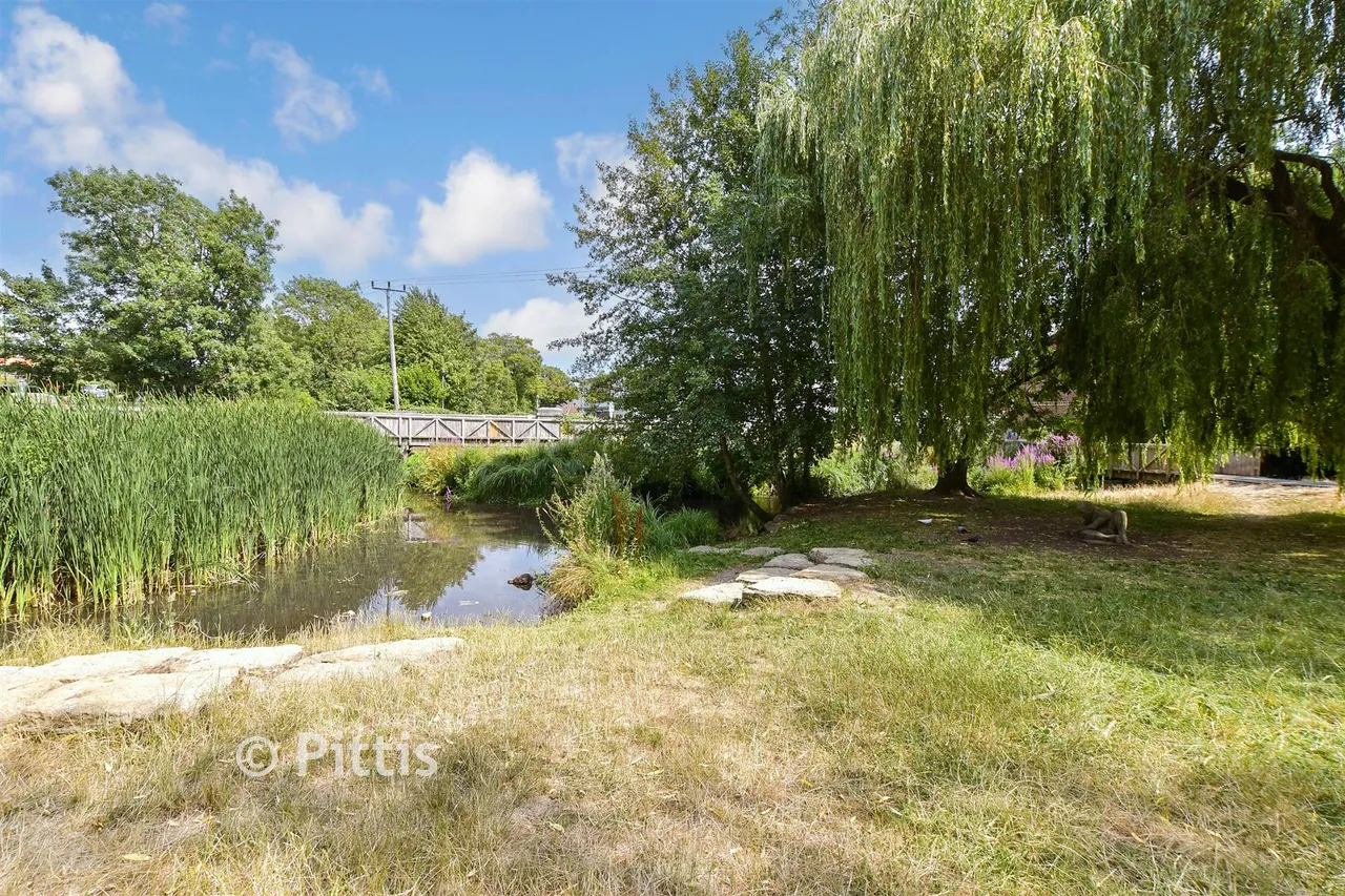 Acorn Avenue, Newport, PO30, photo 11