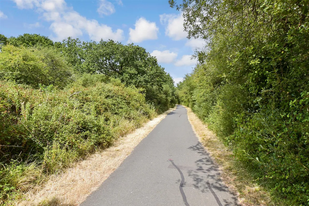 Acorn Avenue, Newport, PO30, photo 12