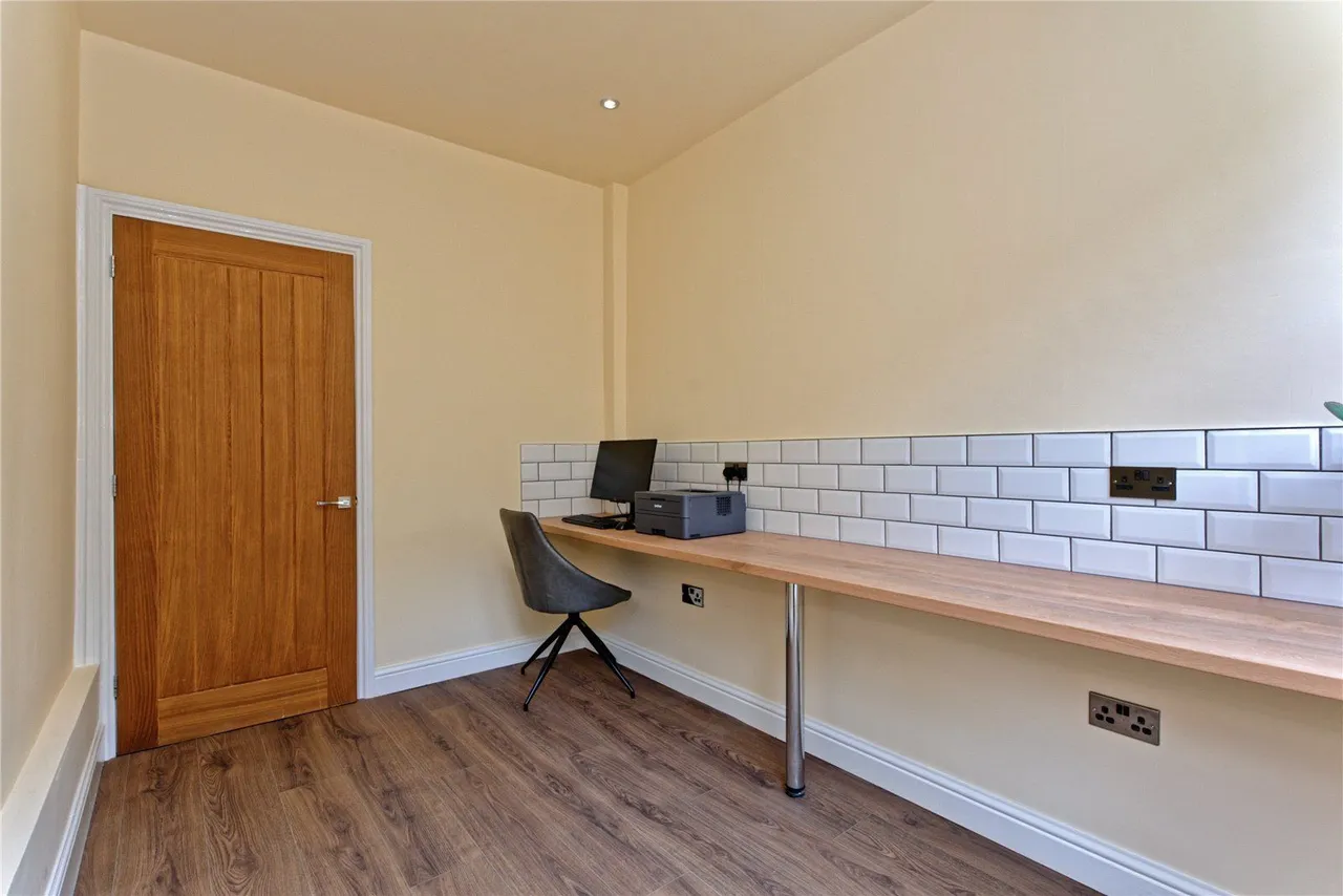 Moor End Road, Huddersfield, HD4, photo 8