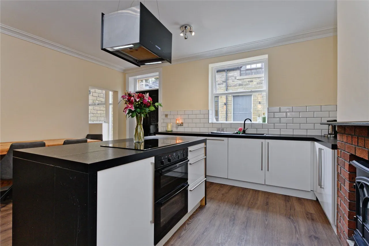 Moor End Road, Huddersfield, HD4, photo 6