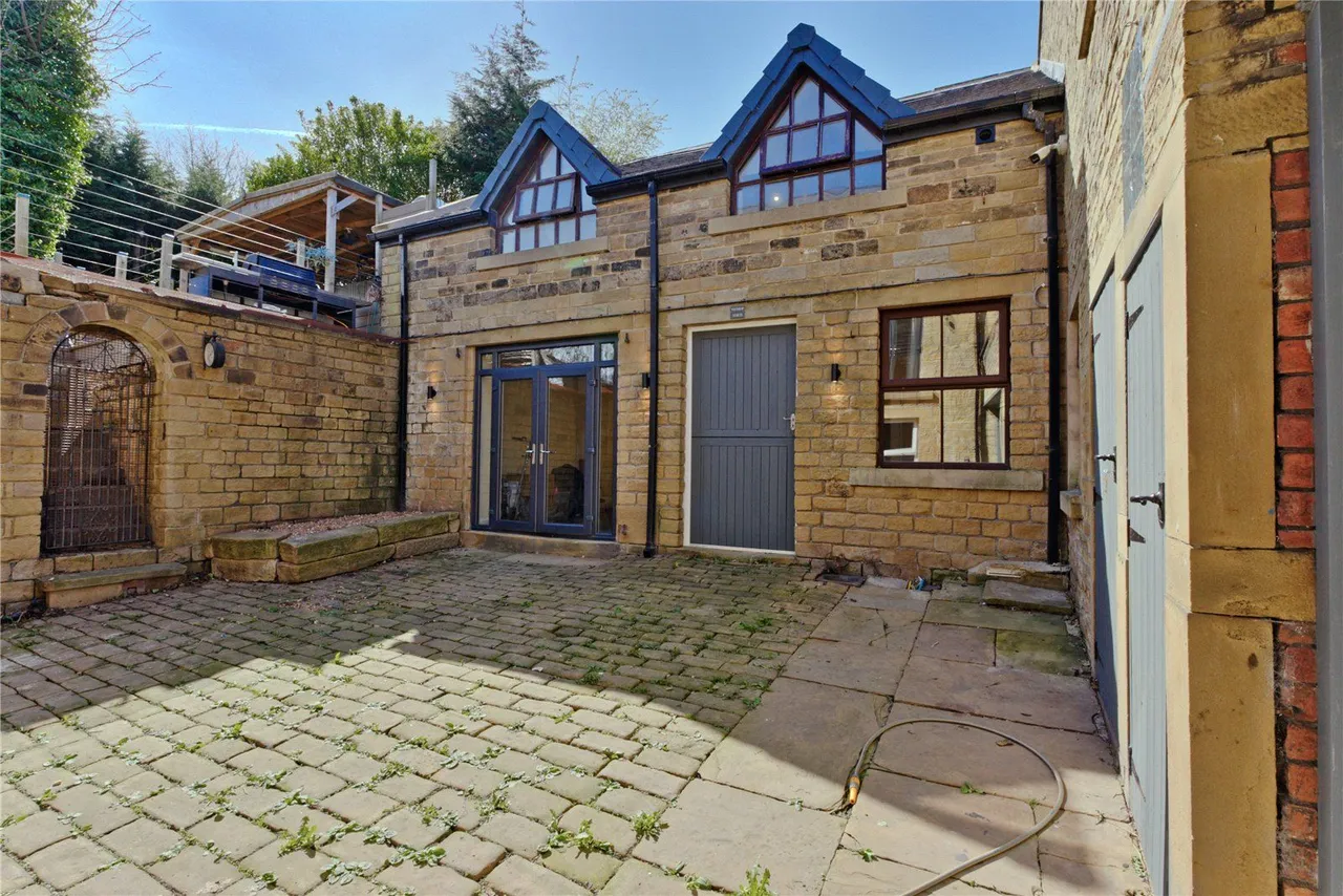 Moor End Road, Huddersfield, HD4, photo 39