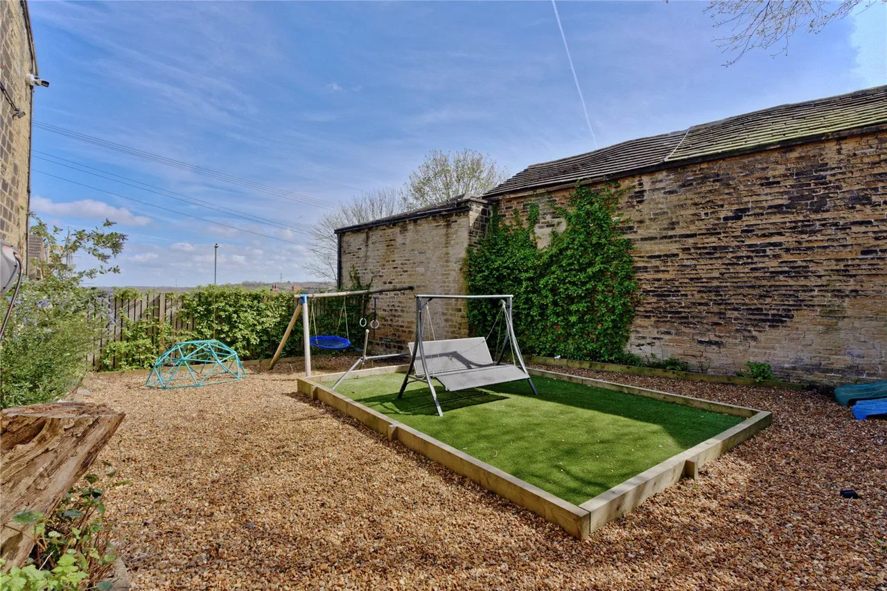 Moor End Road, Huddersfield, HD4, photo 35
