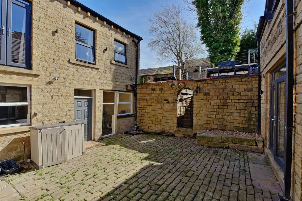 Moor End Road, Huddersfield, HD4, photo 38
