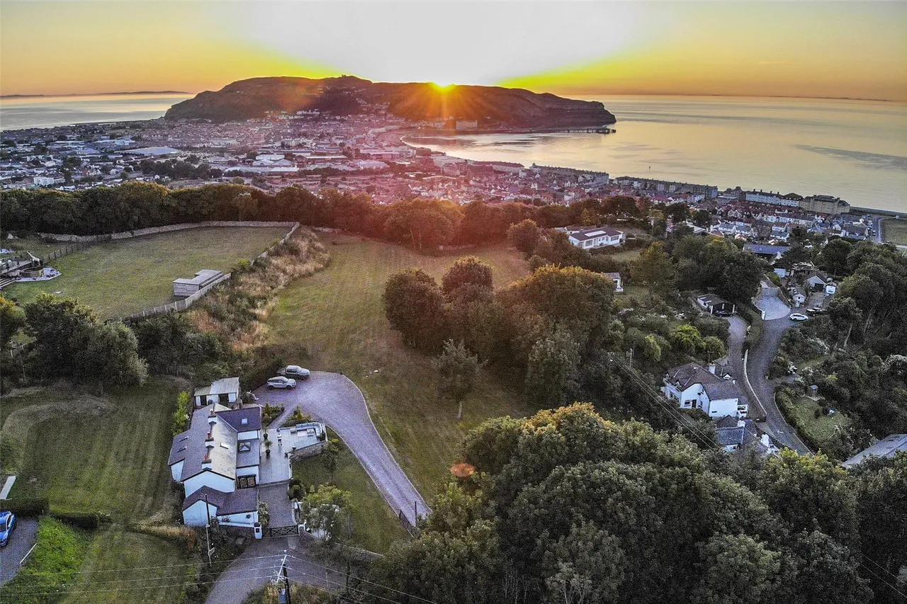 Nant Y Gamar Road, Llandudno, photo 43
