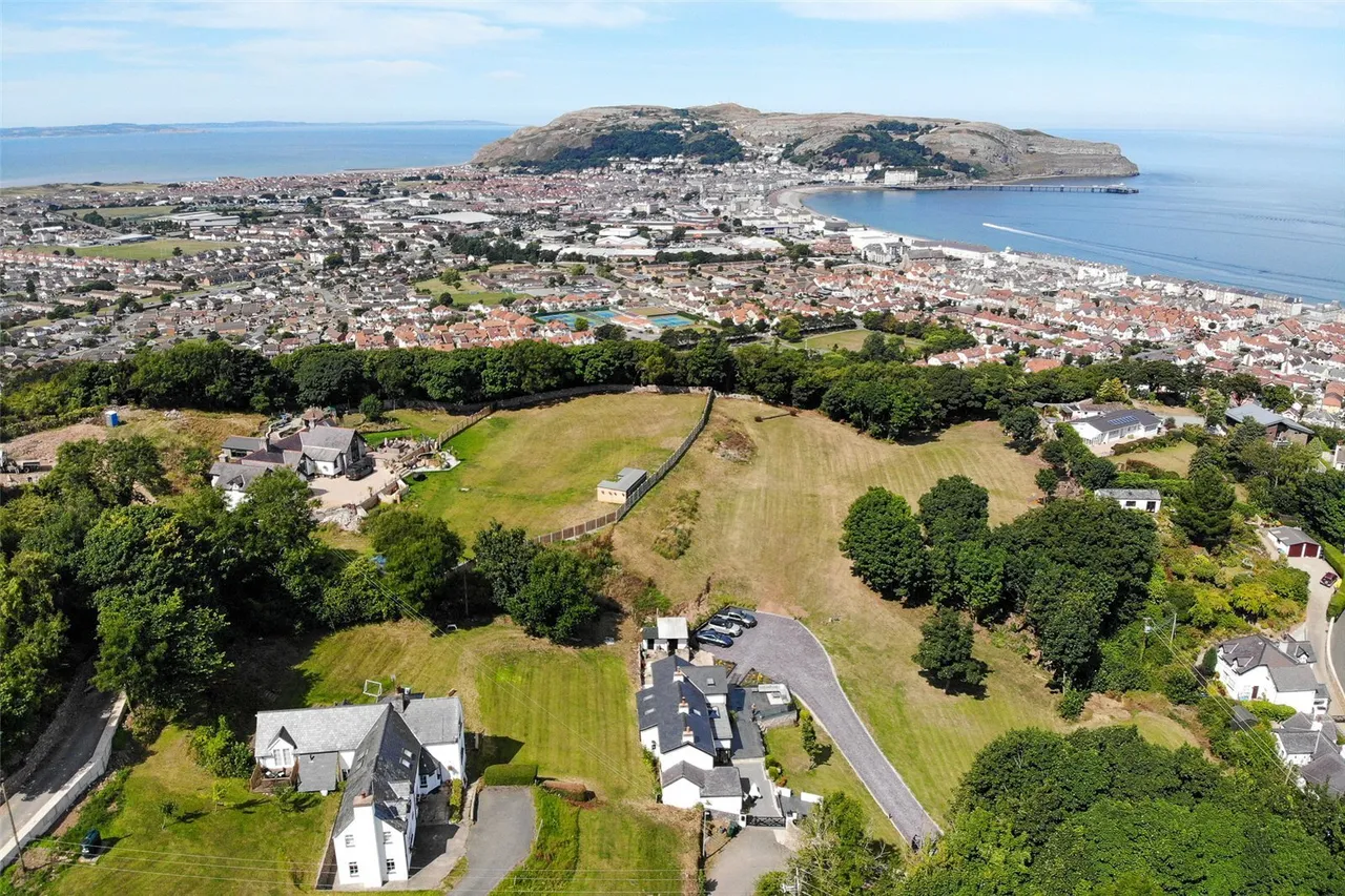 Nant Y Gamar Road, Llandudno, photo 42
