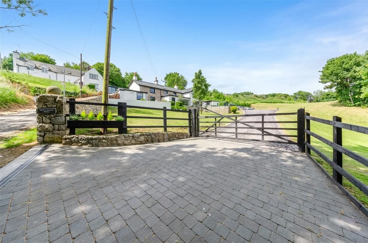 Nant Y Gamar Road, Llandudno, photo 26