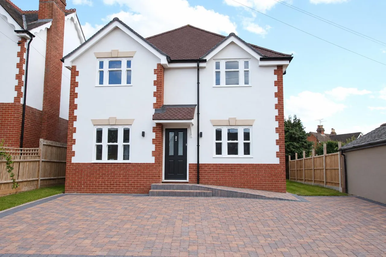 4 bed house for sale, Poplar Road, Leatherhead, KT22