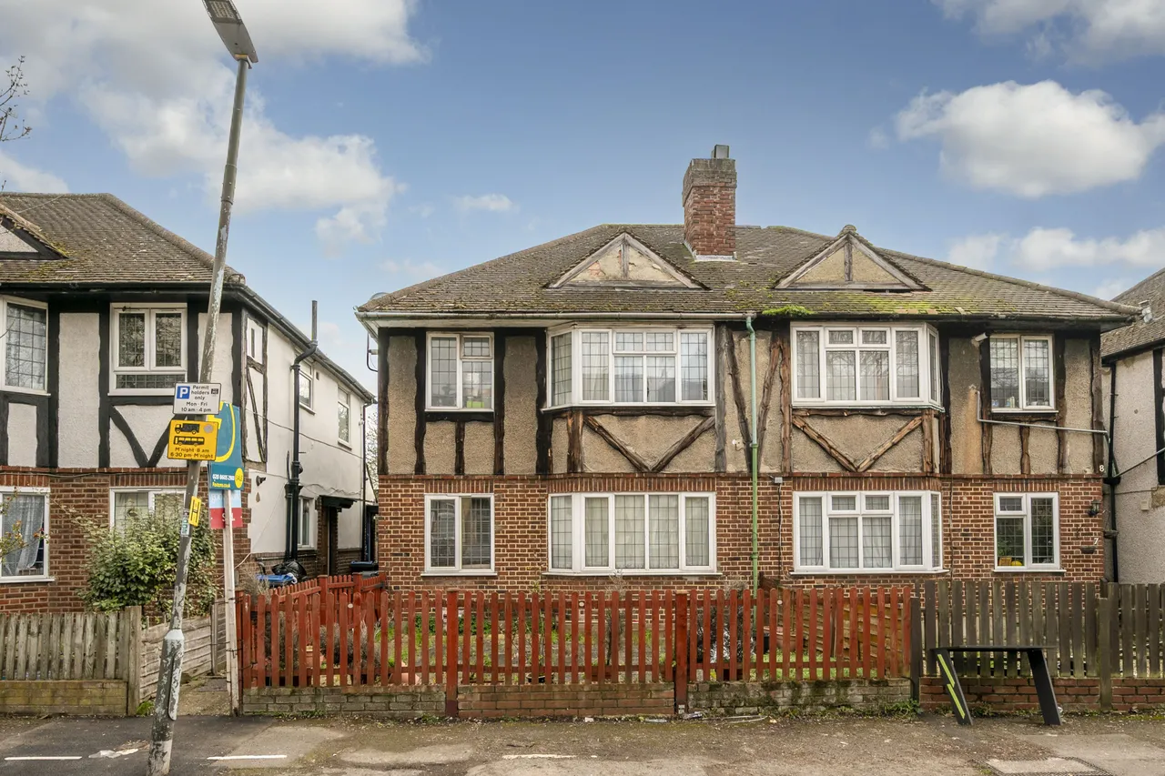 2 bed flat for sale — 6 York Close, Morden