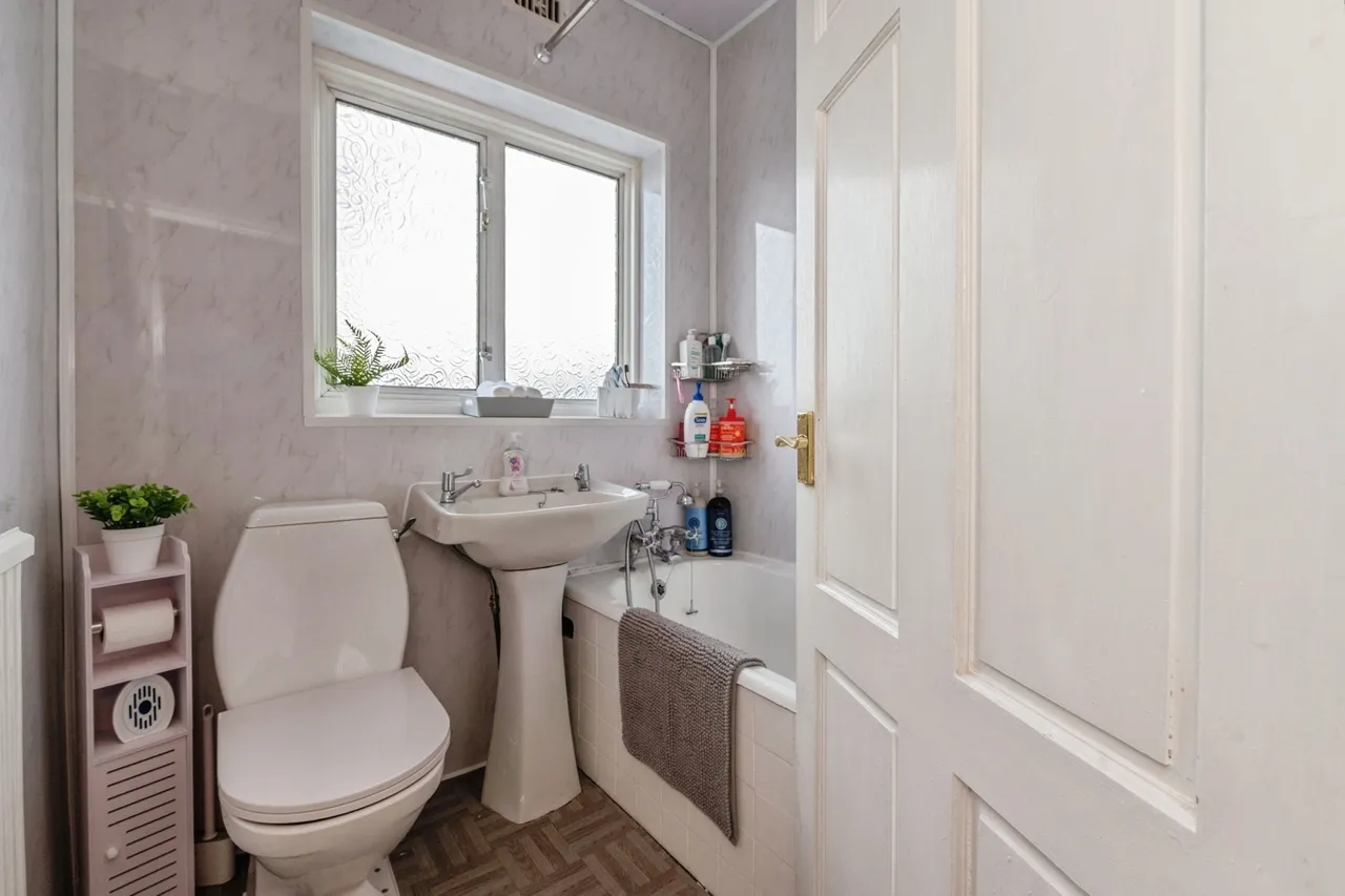 Dunmow Drive, Rainham, RM13, photo 15