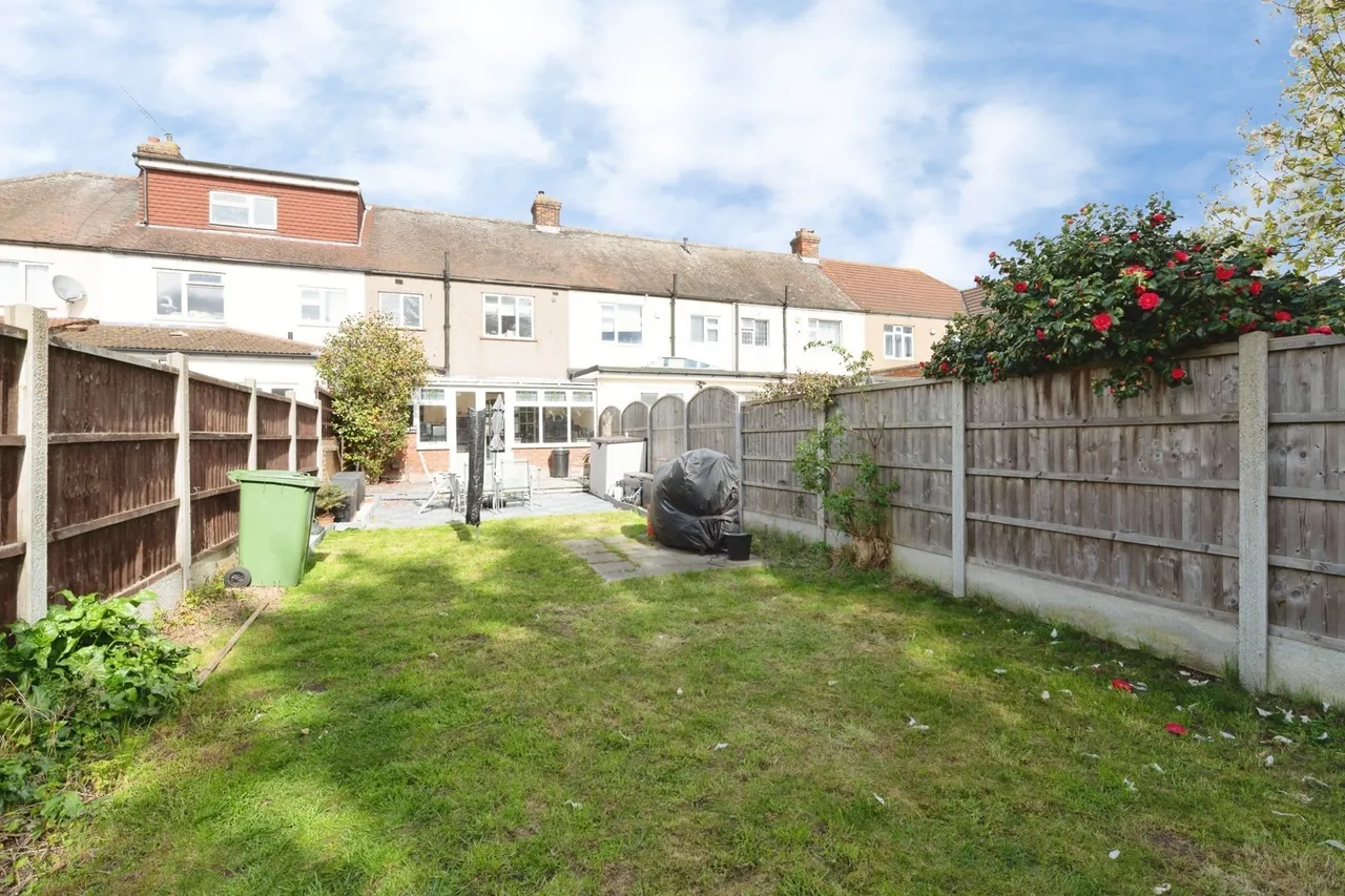 Dunmow Drive, Rainham, RM13, photo 8