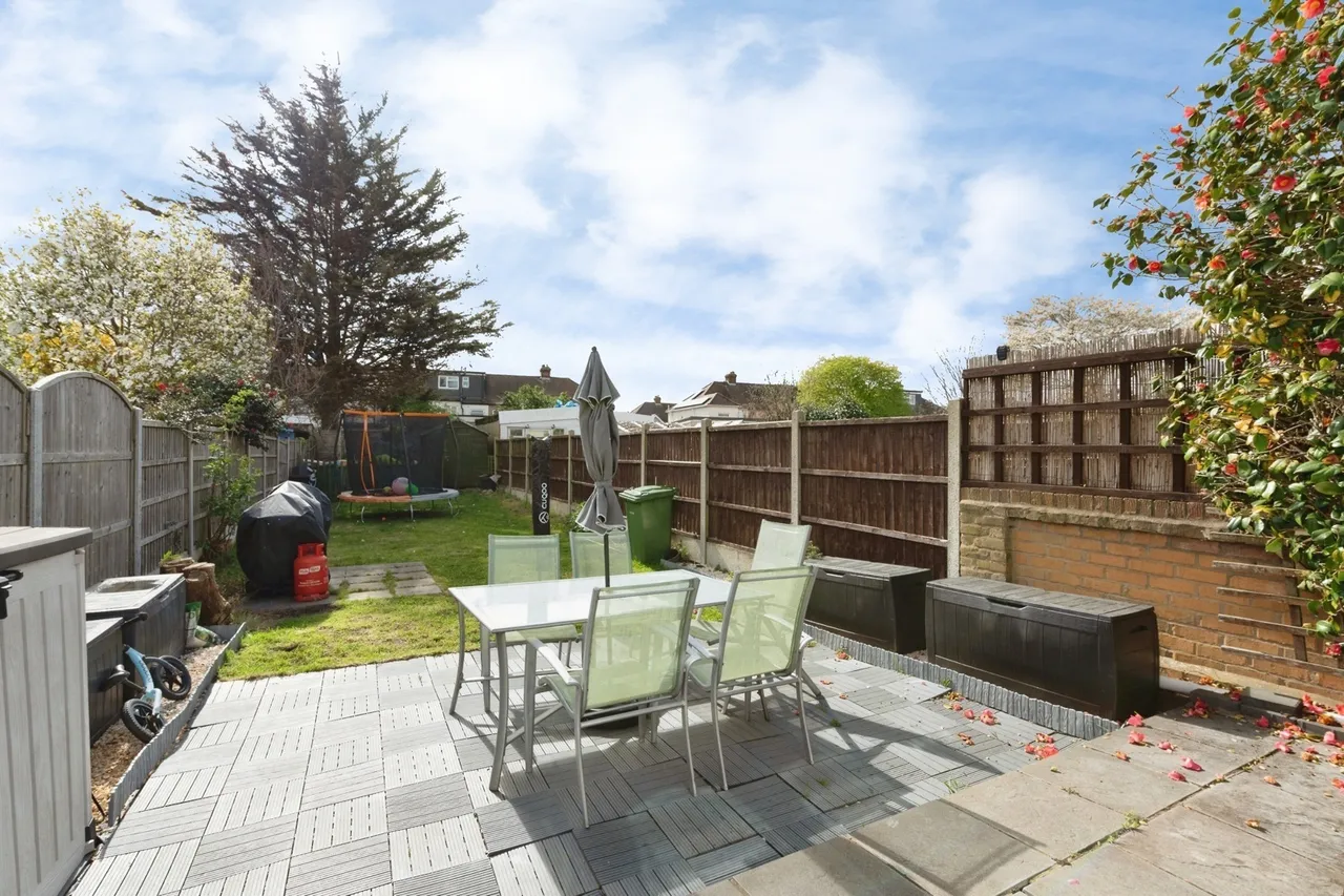 Dunmow Drive, Rainham, RM13, photo 7